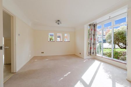 4 bedroom detached house to rent - Photo 2