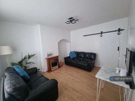 2 bedroom end of terrace house to rent - Photo 1