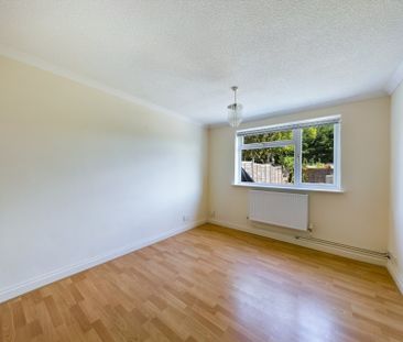 Pinemount Road, Hucclecote - Photo 2
