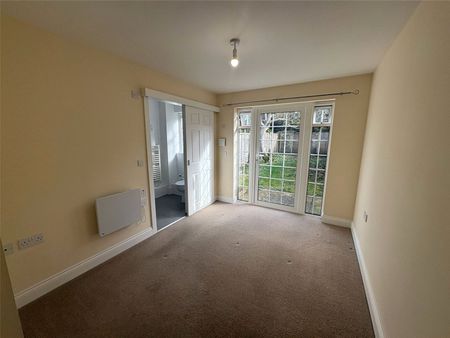 Bartletts Court, Ash Vale, Aldershot, GU12 - Photo 3