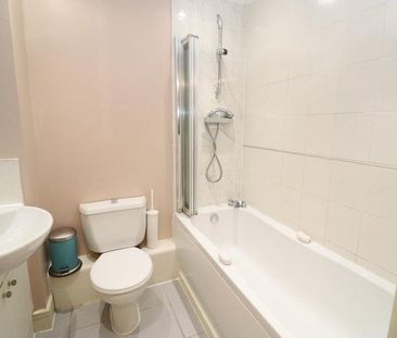 1 bedroom in a flat share to rent - Photo 1