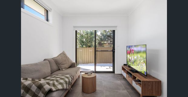 Modern & Convenient Two Bedroom Granny Flat - Photo 1