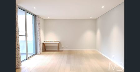 CONTEMPORARY LIVING IN A PRIME LOWER NORTH SHORE LOCATION - Photo 2