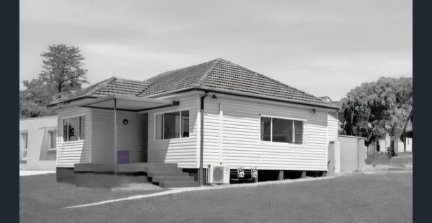 Convenient Location! Close to shops, school and public transport! - Photo 1