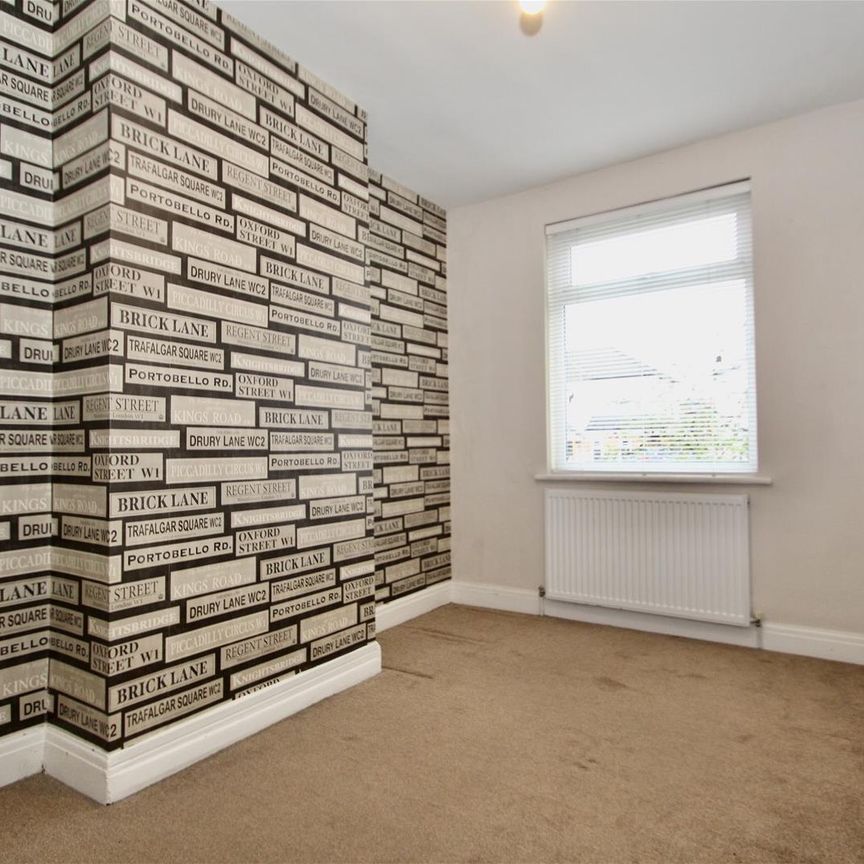 Granton Avenue, Upminster - Photo 1