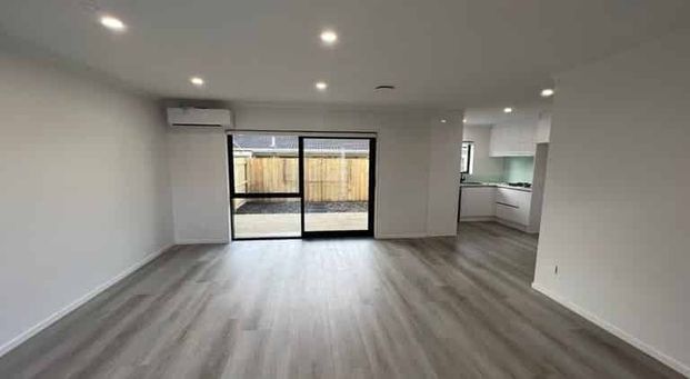 5/27 Wentworth Avenue, Papatoetoe, modern 3 bedroom - Photo 1