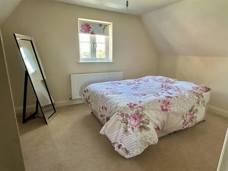 4 bedroom detached house to rent - Photo 4