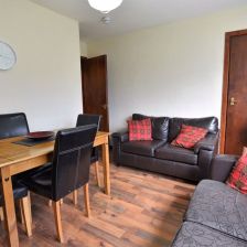 4 bedroom Flat in Grovewood, Leeds - Photo 2