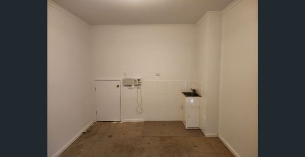 Stylish 2-Bedroom Townhouse - Photo 1