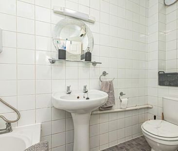 2 bedroom Flat To Let - Photo 5