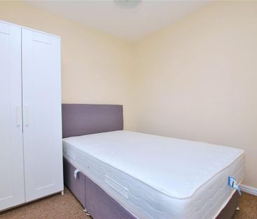 6 bedroom detached house to rent - Photo 4