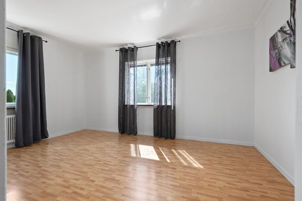 Västergatan, Hovmantorp - Photo 1