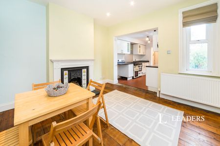 3 bedroom house to rent Stockwell Road, East Grinstead, West Sussex, RH19 - Photo 3