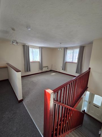 1 bed Semi-Detached - To Let - Photo 3