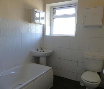 2 bedroom end of terrace house to rent - Photo 3