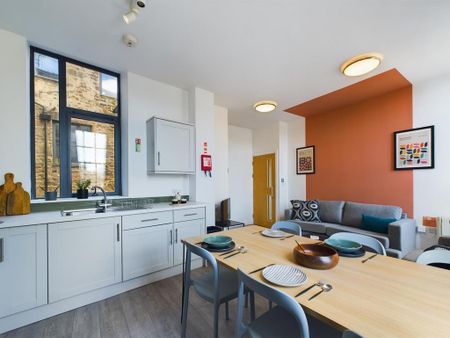 5 bedroom flat to rent - Photo 4