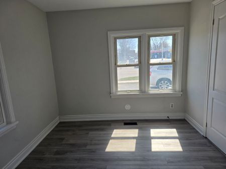 For Lease - 323 Queen Street, Halton Hills, Ontario - Photo 3