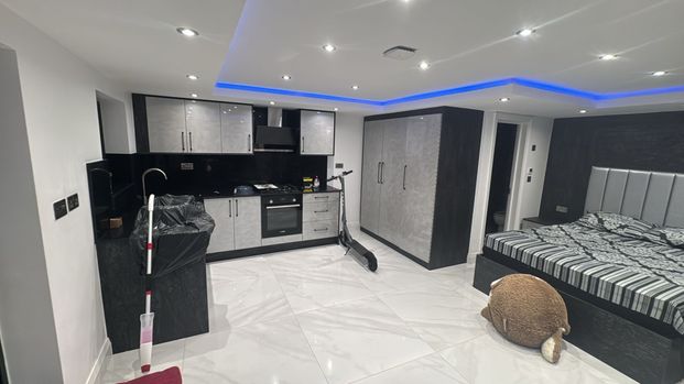 The Crossways, Greater London, TW5 - Photo 1