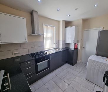 4 bedroom terraced house to rent - Photo 5