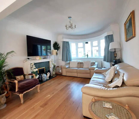 4 bedroom detached house to rent - Photo 3