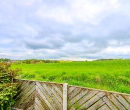 2 BEDROOM Bungalow - Detached - Photo 2