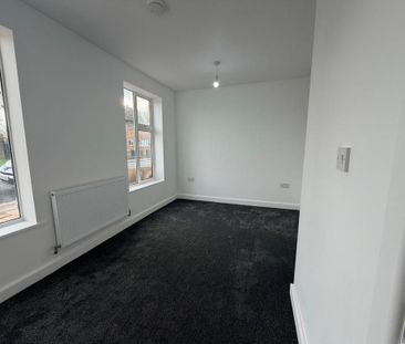 5 bedroom semi-detached house to rent - Photo 2