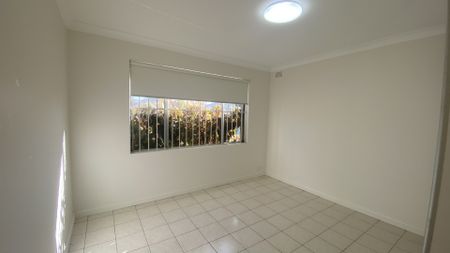Modern 3 bedroom Unit - Photo 2