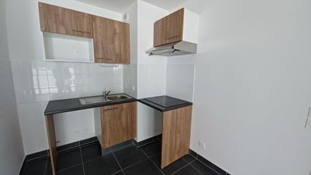 location Appartement T3 DE 57.2m² À NIMES - Photo 3