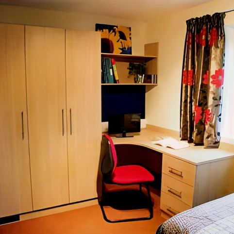 8 Bed House – Deluxe - Photo 1