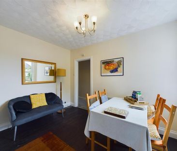 2 bedroom end of terrace house to rent - Photo 5