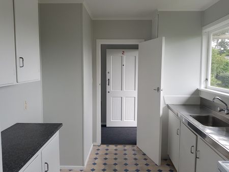 SAINT JOHNS - 2 bedroom Flat - Water Included - Redecorated - Photo 5