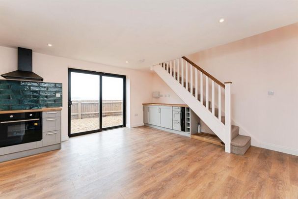 1 bedroom barn conversion to rent - Photo 1