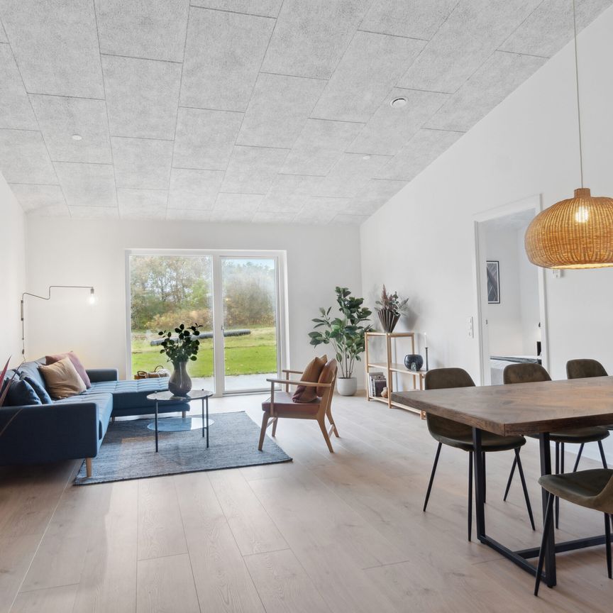 Rummeligt rækkehus med god beliggenhed - Photo 1