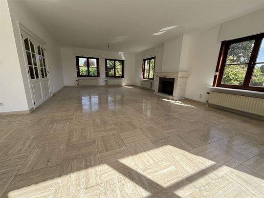 Ruime woning met grote tuin in een rustige straat - Photo 1