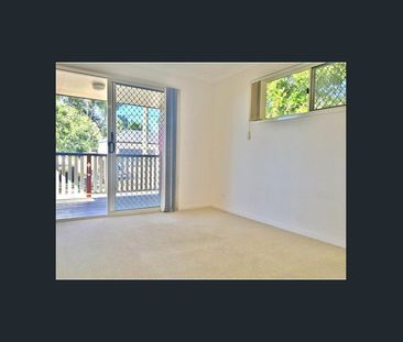 Modern Townhouse - Quite & Convenient - Walk to Westfield - Photo 4