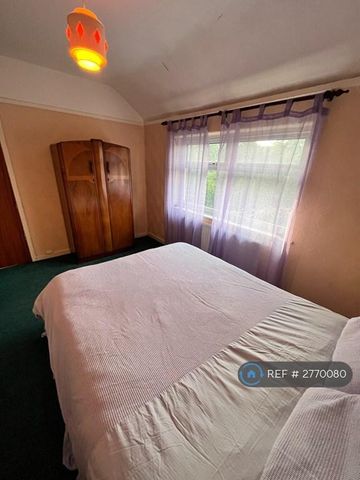 3 bedroom end of terrace house to rent - Photo 5