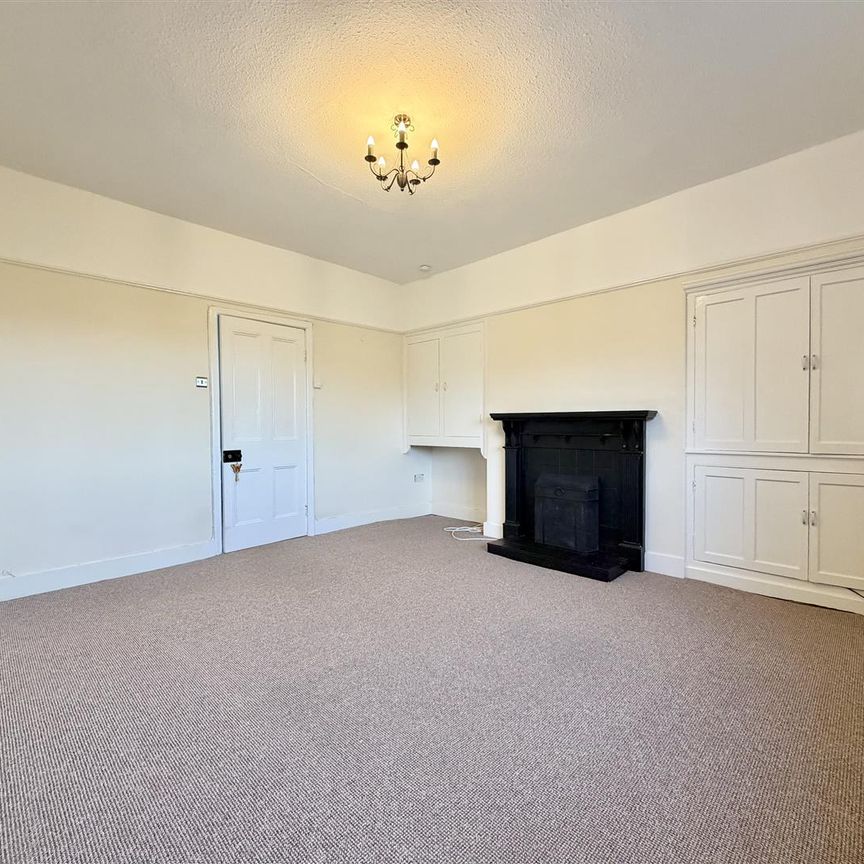 The Folds, Wirral - Photo 1