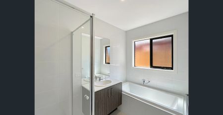 🏡 4-Bedroom House in Wallan - Photo 4