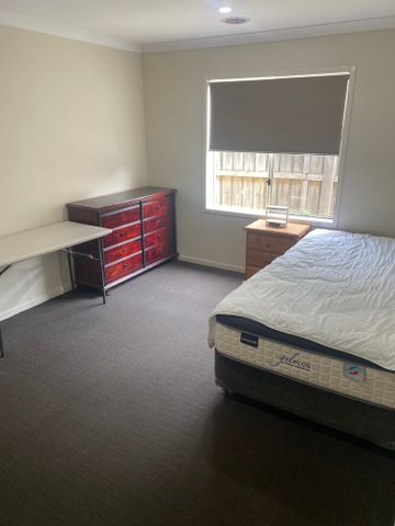 Cranbourne East - Photo 2