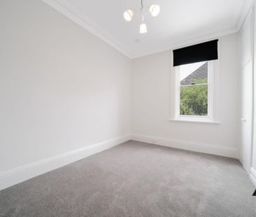 Two-Storey Terrace in Tree-lined Street - Photo 6