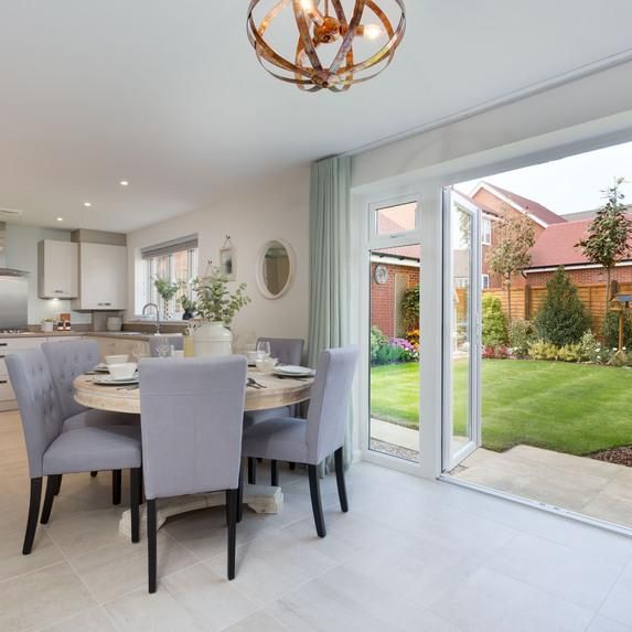 4 bedroom detached house to rent - Photo 1