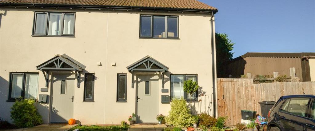 2 bedroom semi-detached house to rent - Photo 1