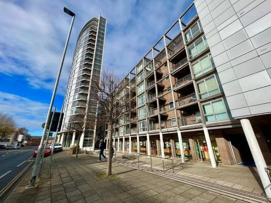 Admiralty Tower, Queen Street - Photo 1