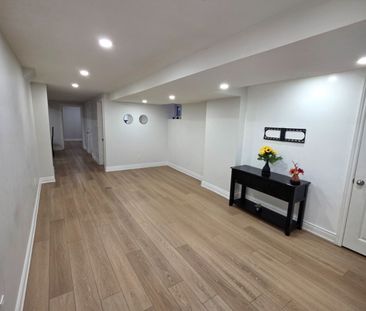 For Lease - 2 Hardisty Drive, Toronto, Ontario - Photo 4