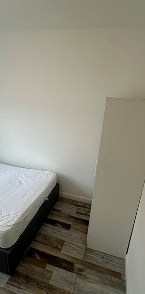 Room in a Shared House, Derby Street, RG1 - Photo 1