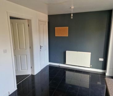 3 bedroom end of terrace house to rent - Photo 6