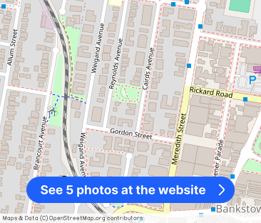 “Modern Studio next to shops and station.” - Photo 1