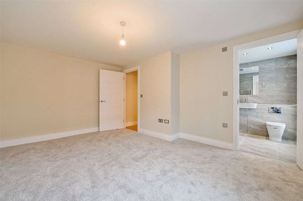 A brand new first floor one bedroom apartment in the heart of Windsor Town centre. - Photo 1