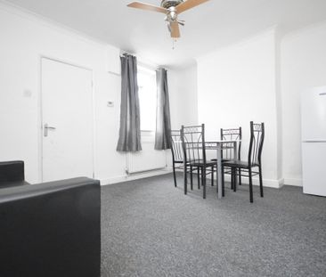 2 bedroom house - Photo 2