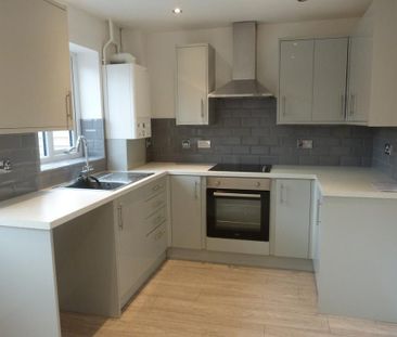 2 bedroom terraced house to rent - Photo 4